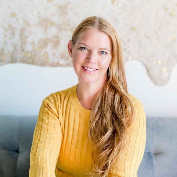 Meet your Posher, Julie - Picture 1 of 1